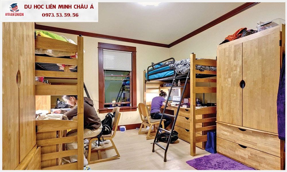 Chi phí nhà ở dao động từ 10.000 đến 12.000 USD/năm