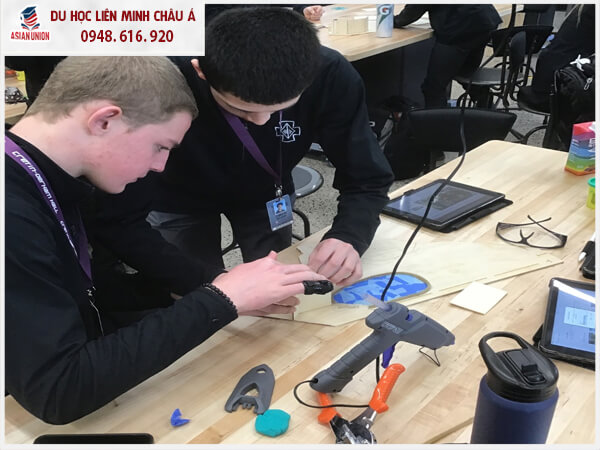 Chương trình đào tạo trường Cretin Derham Hall High School
