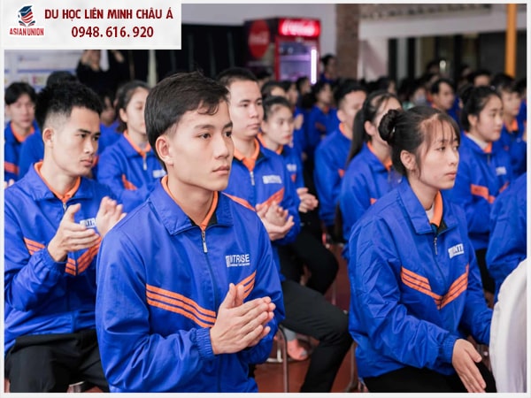 Xuất khẩu lao động Singapore có khó khăn gì?