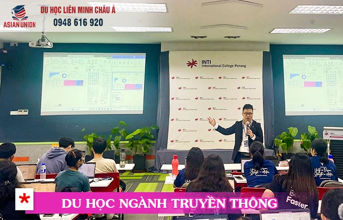 Sinh viên ngành truyền thông tại INTI